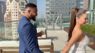 The Dan Dangler rindiéndose ante John Legendary